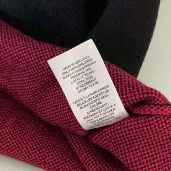 NWT TAHARI SWEATER SIZE LARGE. BLACK WITH PINK AND RED FLOWERS. - Picture 8 of 8